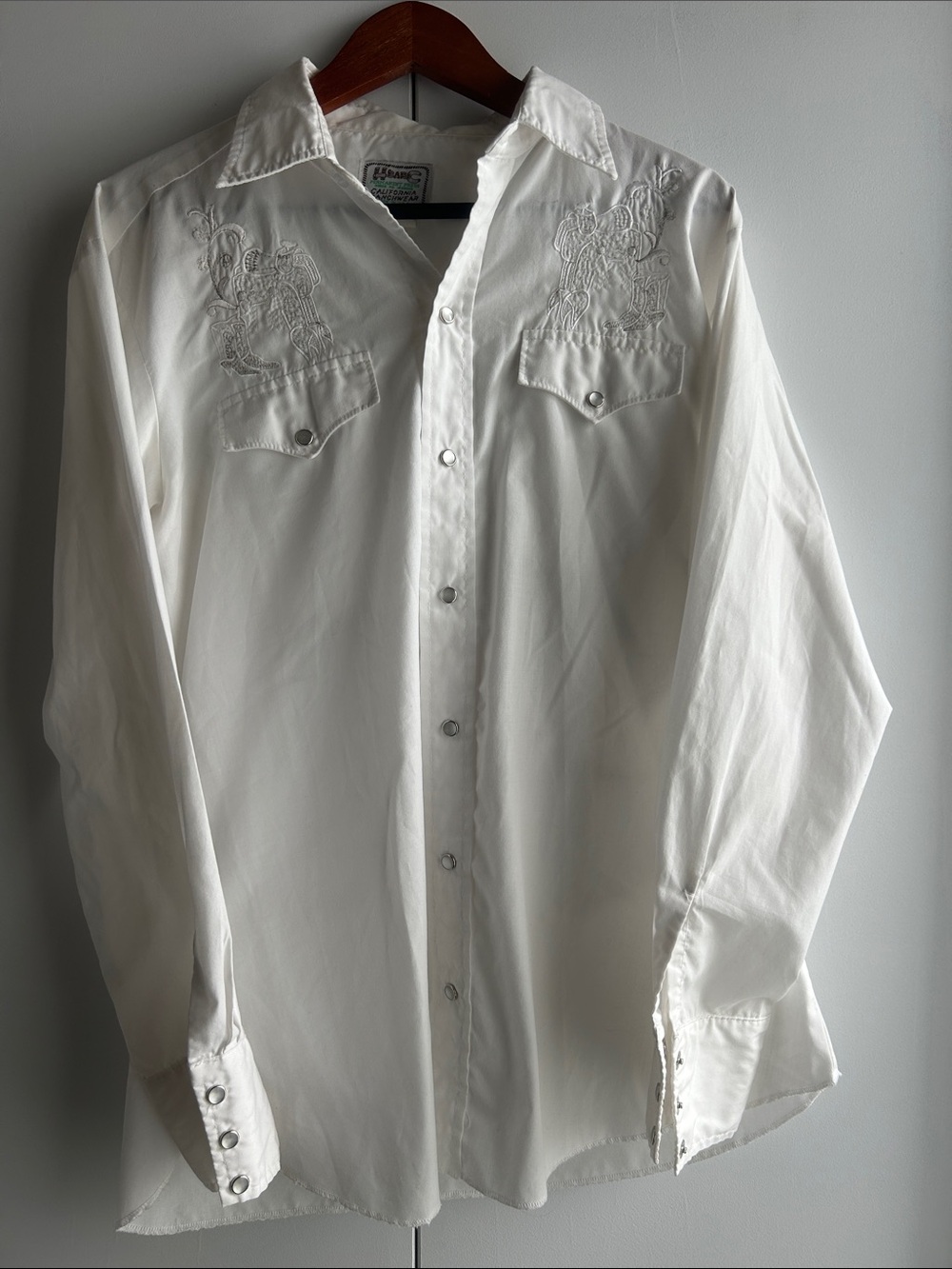 Vintage Men's White Embroidered Western Shirt - Classic Pearl Snap Button-Down